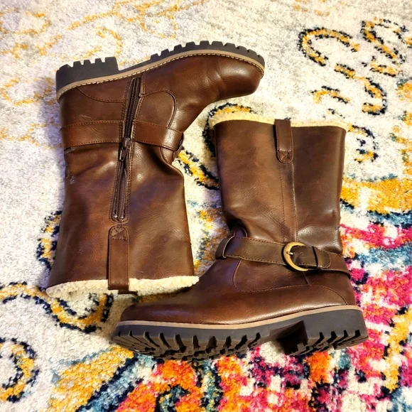 M Modellista Shoes Modellista Brown Fuzzy Boot Sz 75 Poshmark